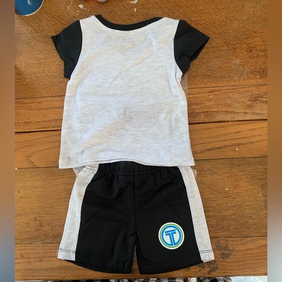 NEW Thomas & Friends T-Shirt and Shorts Outfit Set READ 18m&12m - Picture 2 of 3